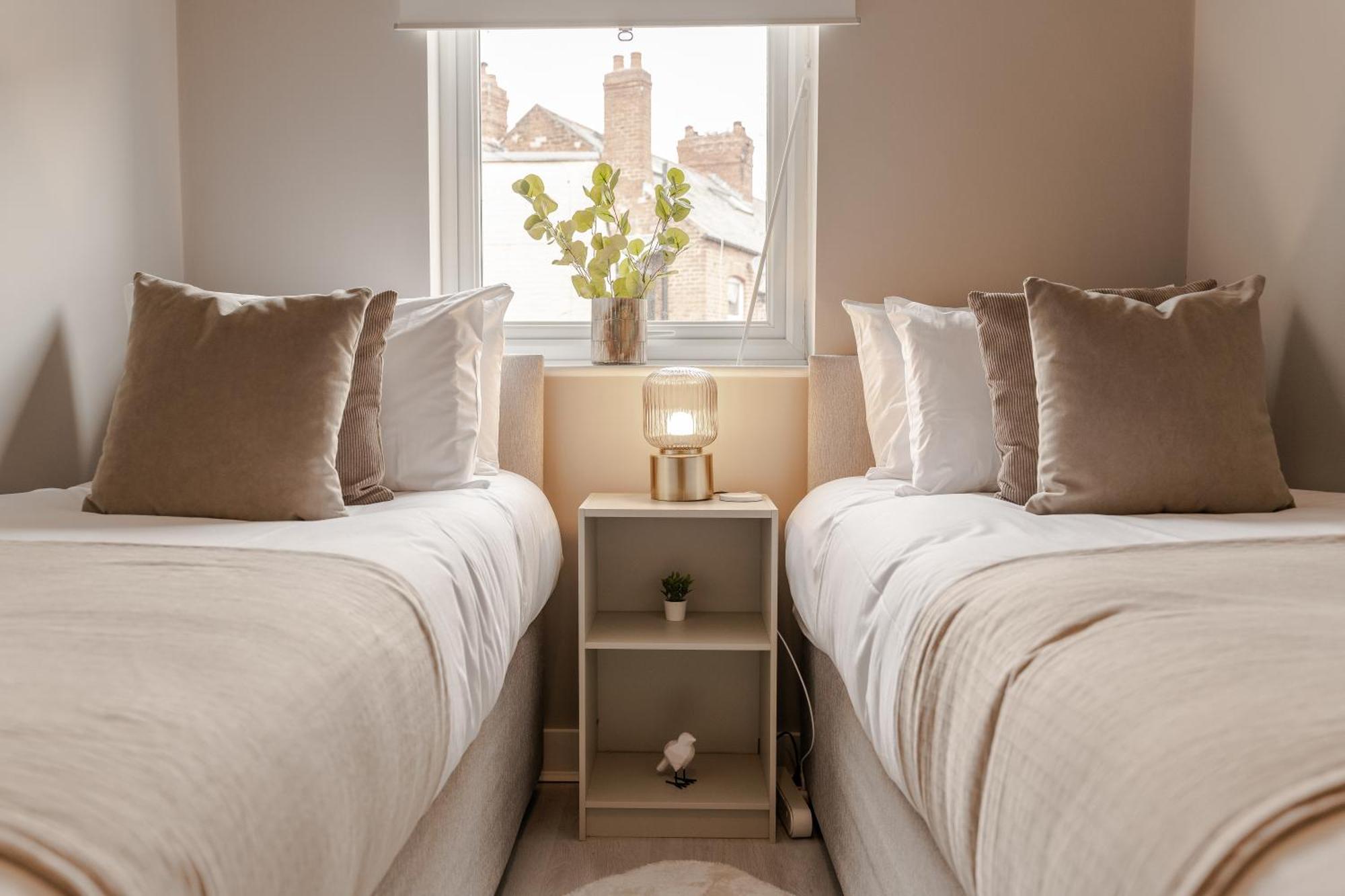 Stylish & Recently Refurbished Chester Apartment - Up To 6 Eksteriør billede